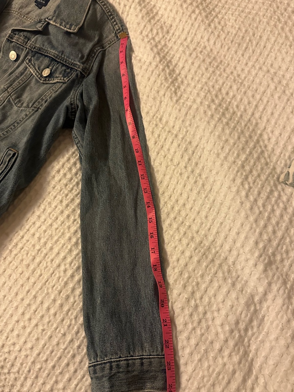 GAP Women’s Denim Jacket - Picture 5 of 7